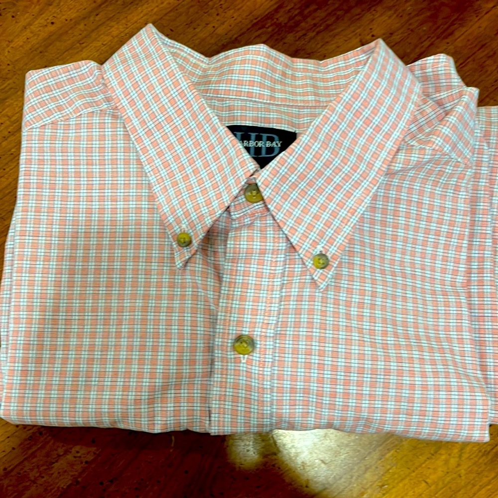 Big and Tall men's button-down short sleeve shirt.  Size 1XLT.